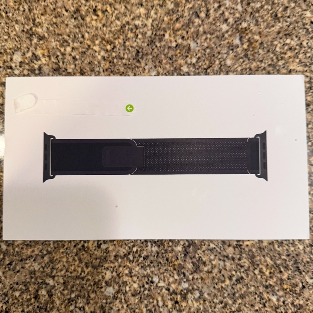 Apple Watch ⌚️ Trail Loop Black Titanium Band.